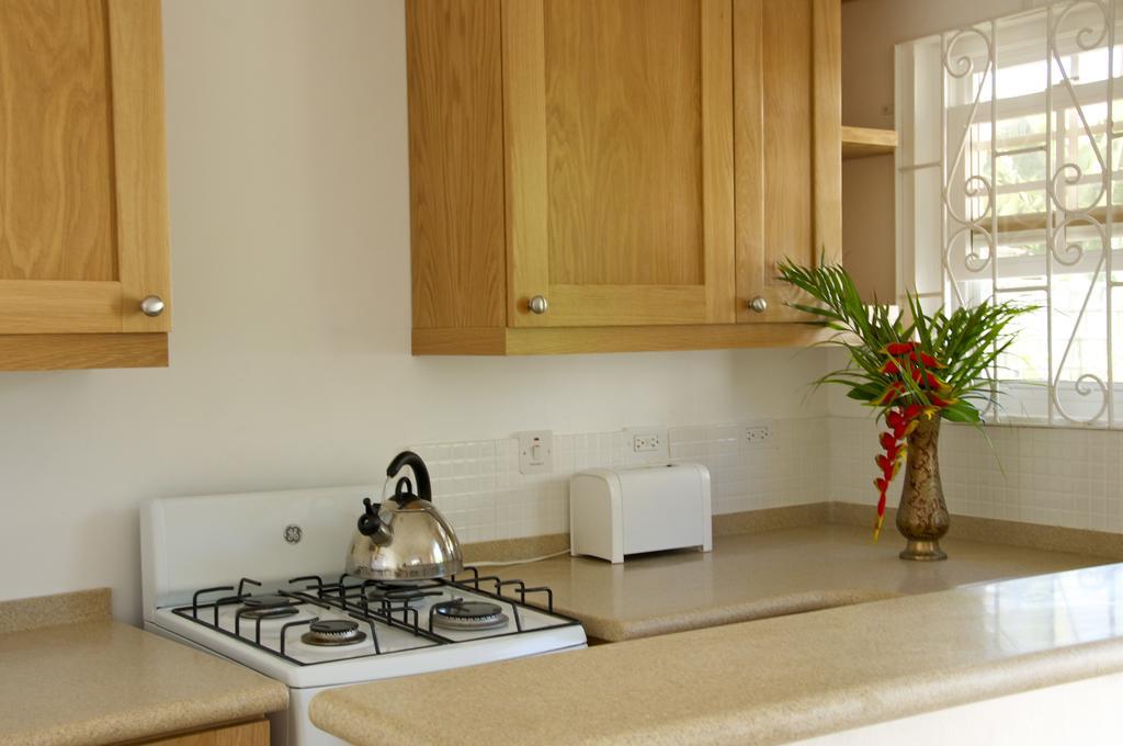 Adulo Apartments Bridgetown Esterno foto