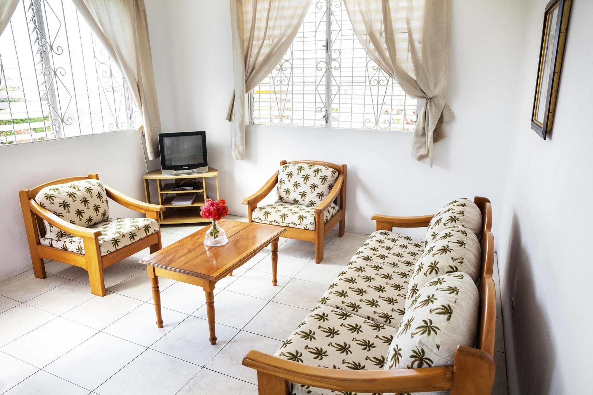 Adulo Apartments Bridgetown Esterno foto