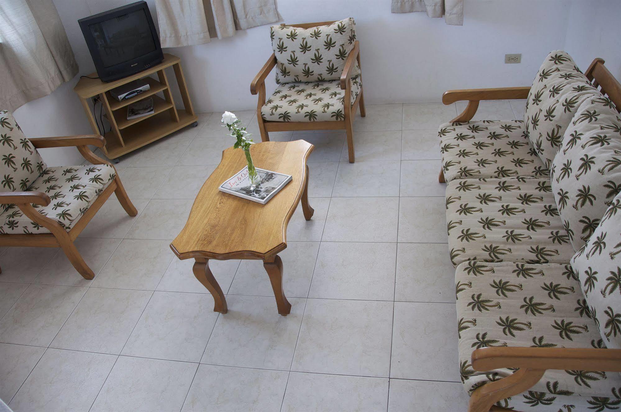 Adulo Apartments Bridgetown Esterno foto